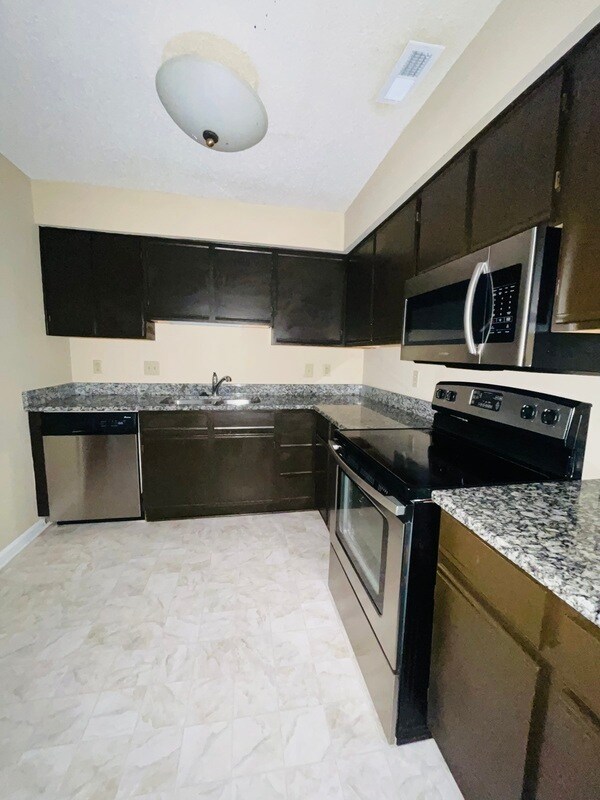 Building Photo - 1032 Churchill Downs Ct