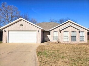 Building Photo - 3604 SW Carriageway Ave