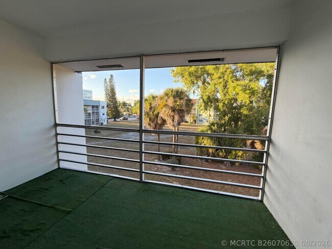 Building Photo - 1630 Embassy Dr