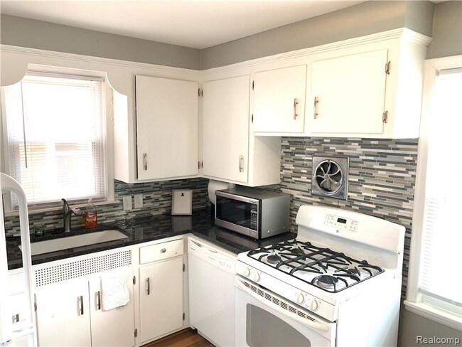 Foto del edificio - 319 S Pleasant St