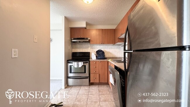 Building Photo - Newly Renovated 2-Bedroom, 1-Bath Condo in...