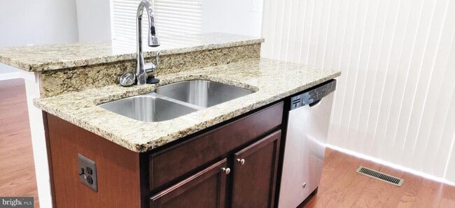 Foto del edificio - 2706 Coppersmith Pl