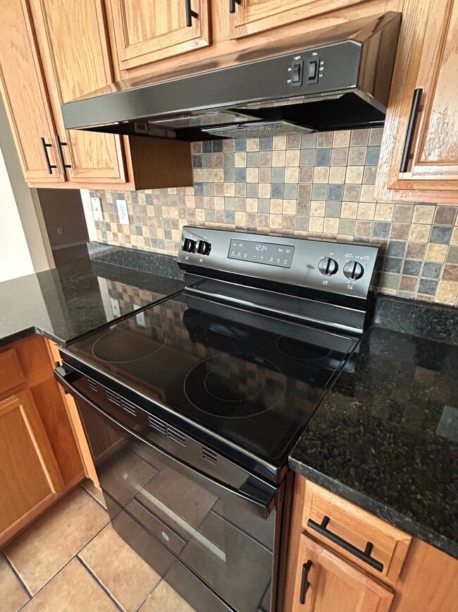 Building Photo - La Jolla Place Apartments