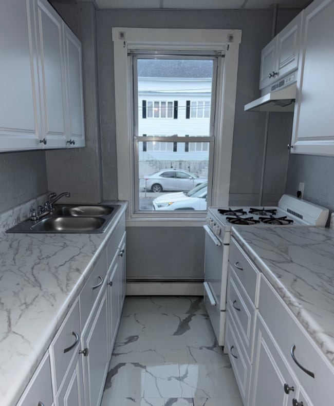 Building Photo - 1879 N Main St