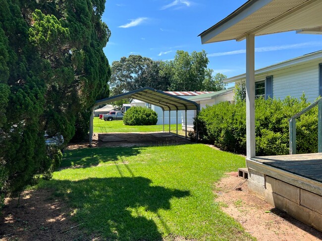 Building Photo - 3BR/2BA Available NOW- Napier Field
