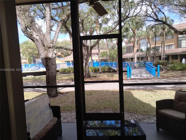 Foto del edificio - 15509 N Miami Lakeway