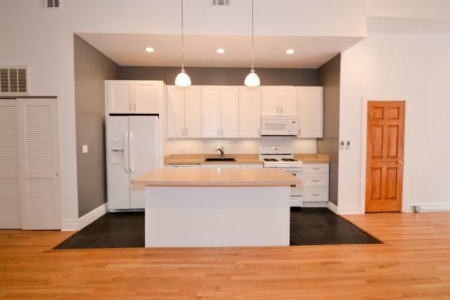 Building Photo - 3616 W Wrightwood Ave
