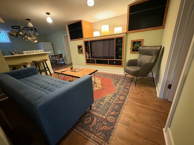 Building Photo - 6021 NE Milton St