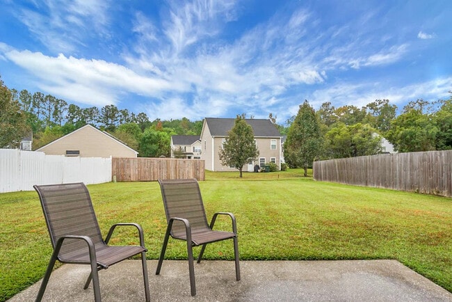 Foto del edificio - 124 Larkspur Dr