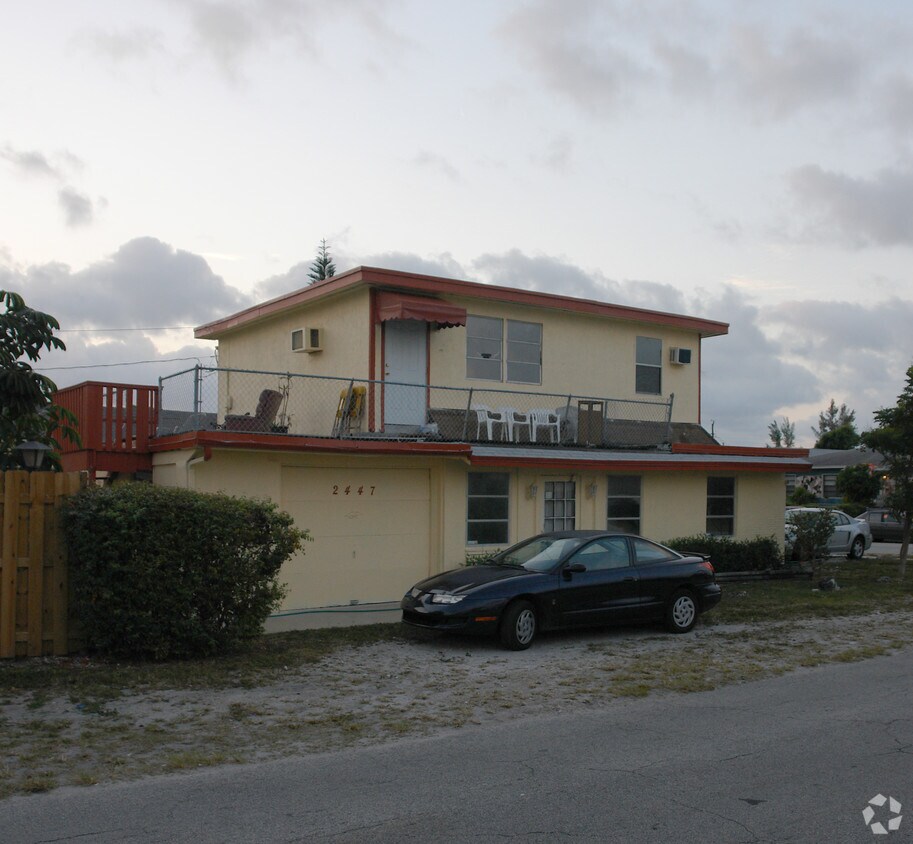 Primary Photo - 2447 Roosevelt St