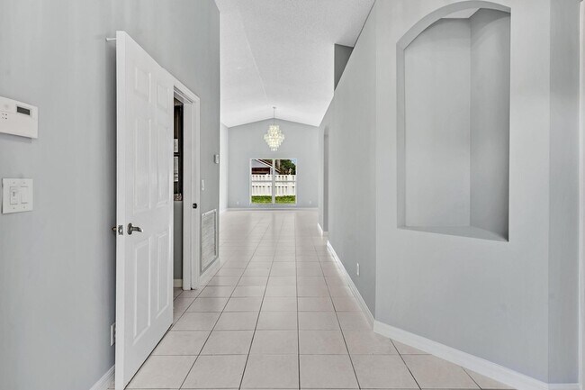 Building Photo - 14365 NW 14th Ct