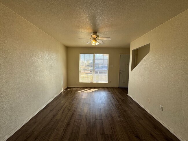 Foto del edificio - 1707 Kylie Cir