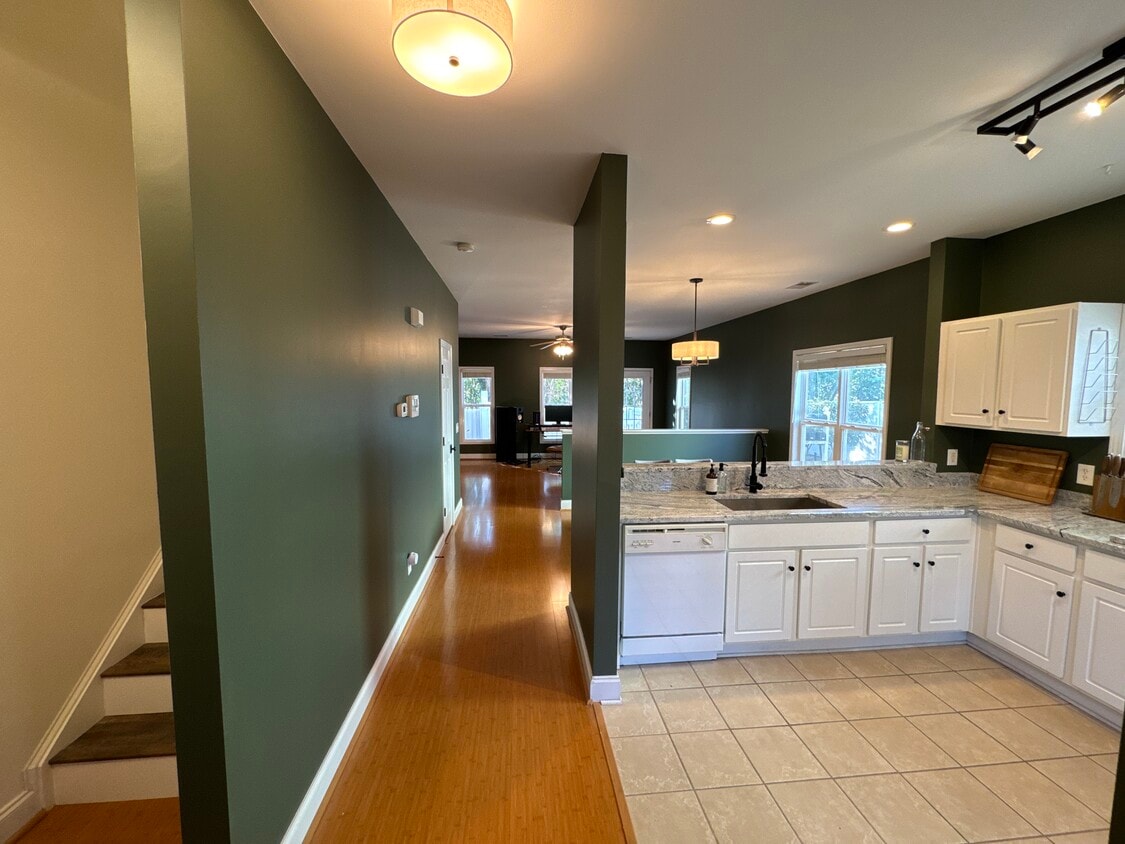 Entrance and Kitchen - 1917 Wayne St