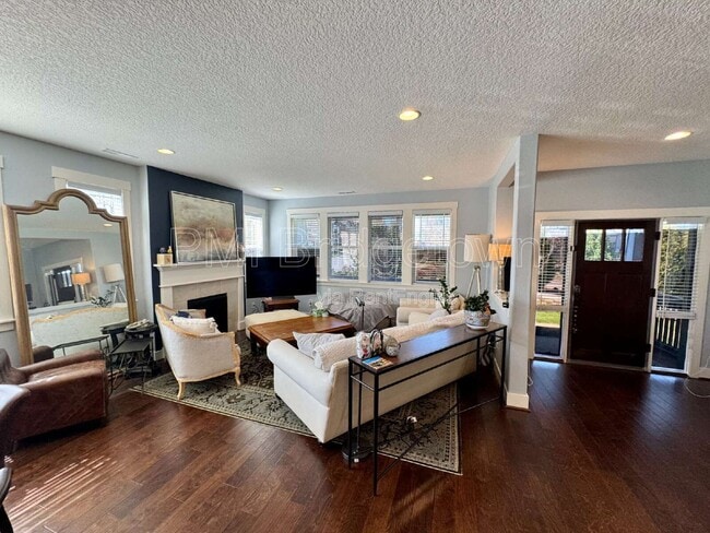 Building Photo - 12994 SW River Terrace Blvd