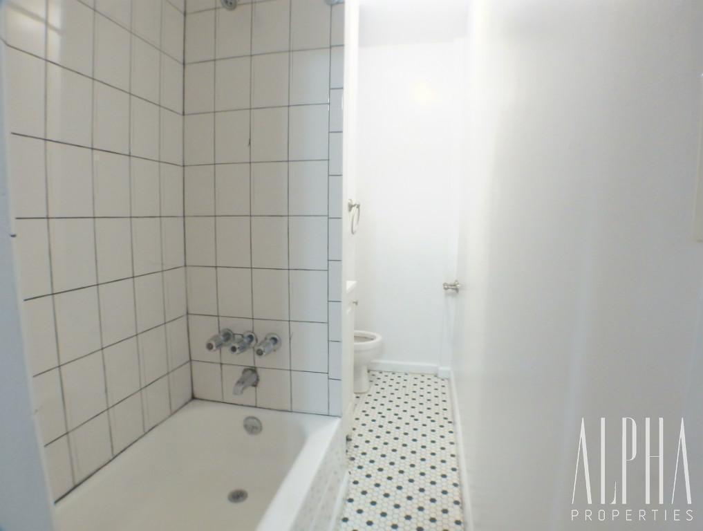 Foto del edificio - 332 E 94th St