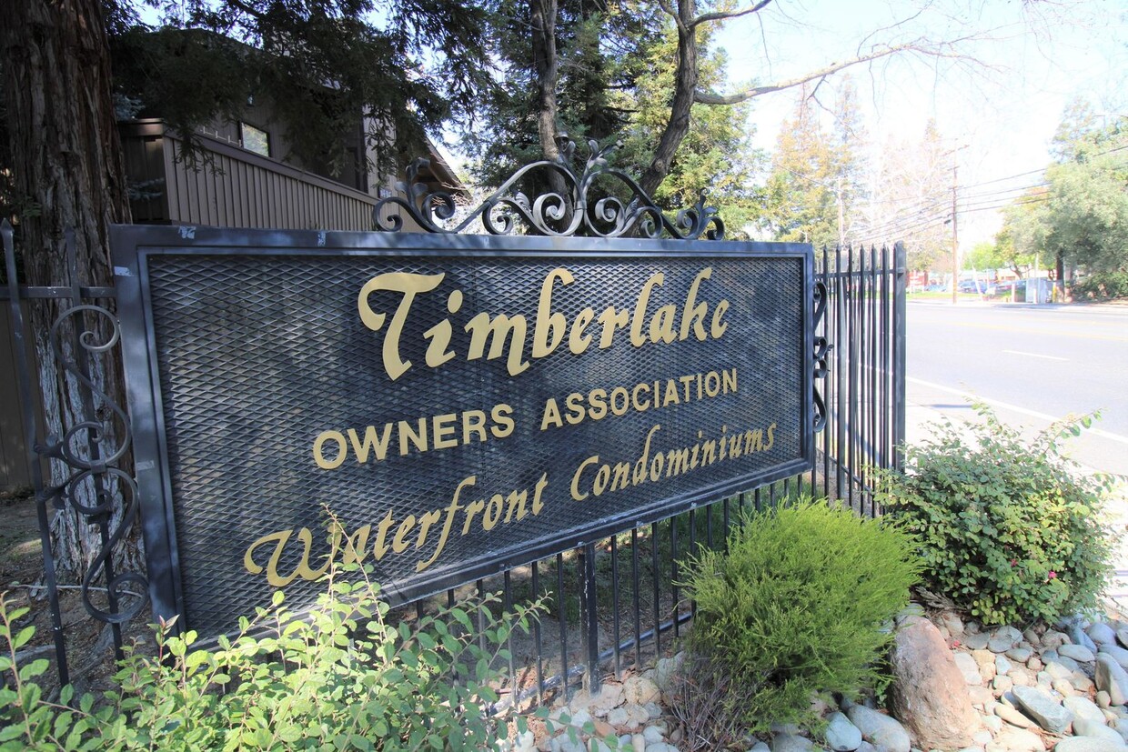 Primary Photo - A Charming Timberlake 1bd/1ba Condo - Near...