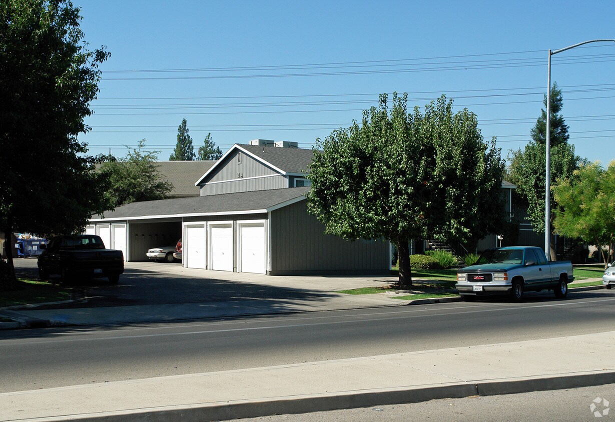 Building Photo - 4323 N Emerson Ave