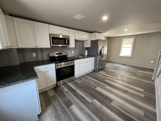 Building Photo - 113 N Coal St