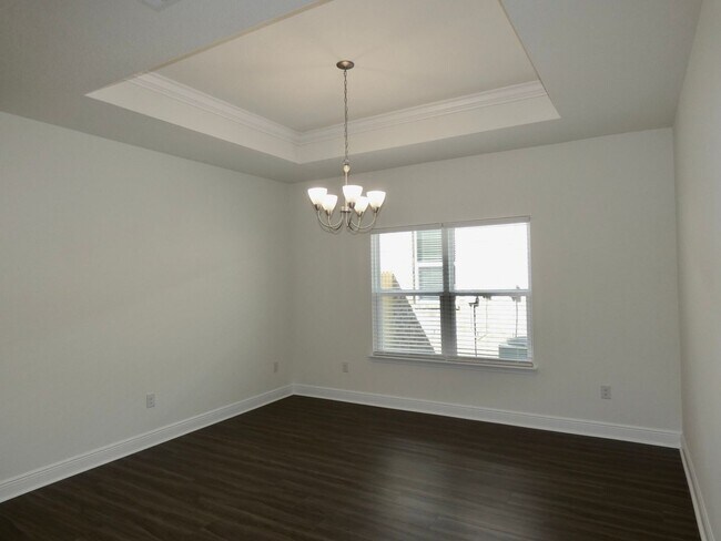 Building Photo - 4721 Majestic Palm St