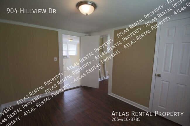 Foto del edificio - 904 Hillview Dr