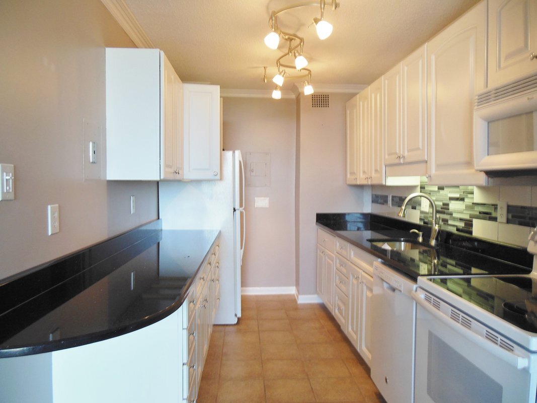 Kitchen - 2059 Huntington Ave