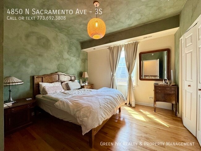 Foto del edificio - 4850 N Sacramento Ave