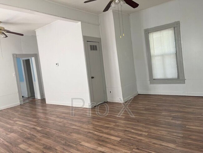Building Photo - 121 W Kansas St