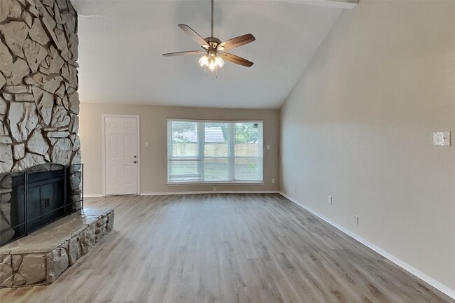 Building Photo - 10107 King Ranch Ln