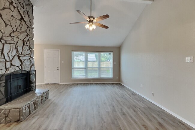 Foto del edificio - 10107 King Ranch Ln