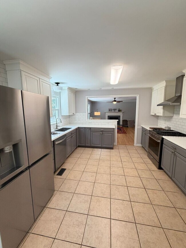 Building Photo - Beautiful East Side Home
