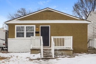Building Photo - 2832 Azelda St