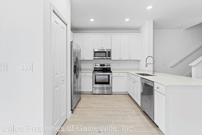 Building Photo - 3 br, 2.5 bath House - 698 NW 126th Terrace