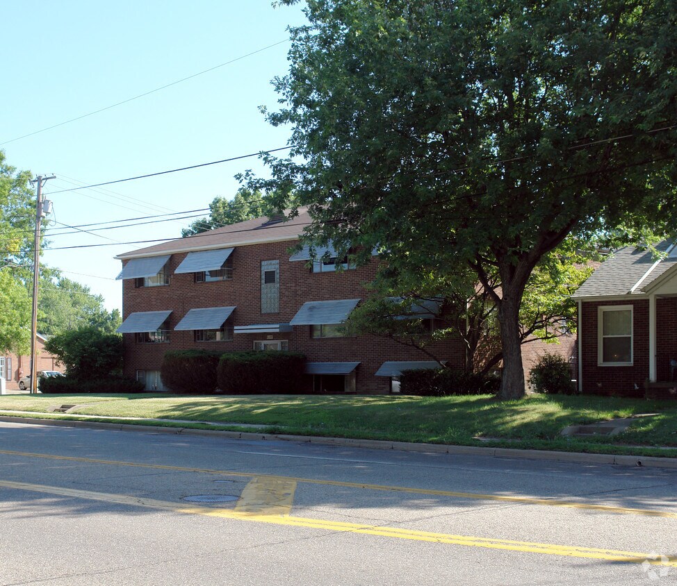 Building Photo - 1828 Fulton Dr NW