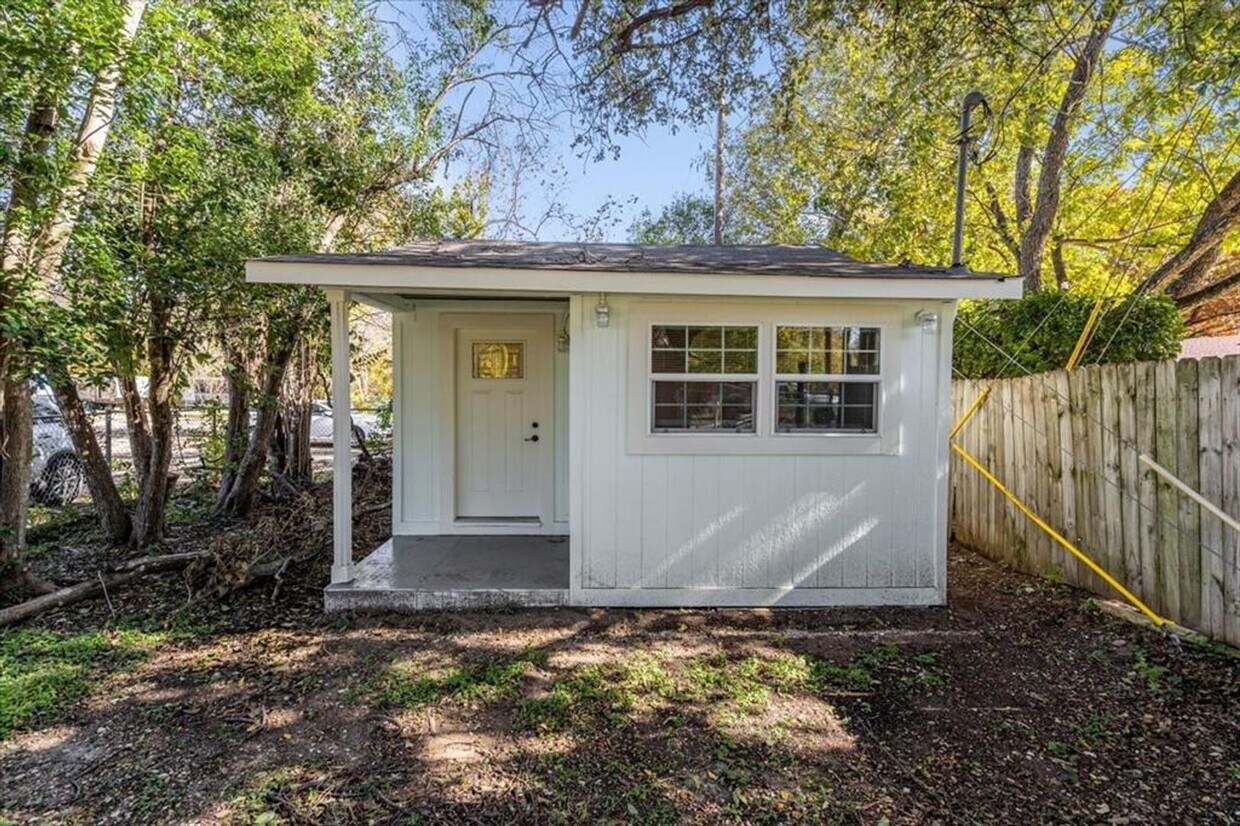 3207 Burleson Rd Unit 1 House, Austin, TX 78741 Room for Rent in