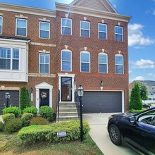 Building Photo - 5315 Tweeddale Pl