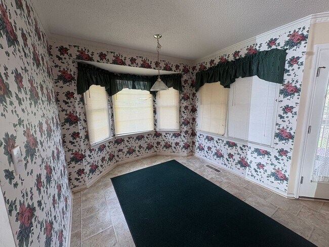 Foto del edificio - Spacious 3-Bedroom Home in a Prime Fountain Inn Location