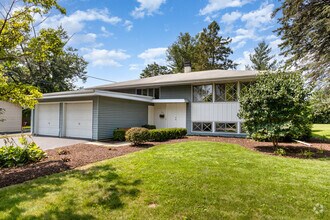 Building Photo - 29 Robin Hill Dr