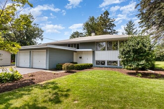 Building Photo - 29 Robin Hill Dr