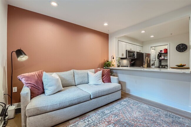 Building Photo - Available August 1st >> Stunning 1BR/1BA C...
