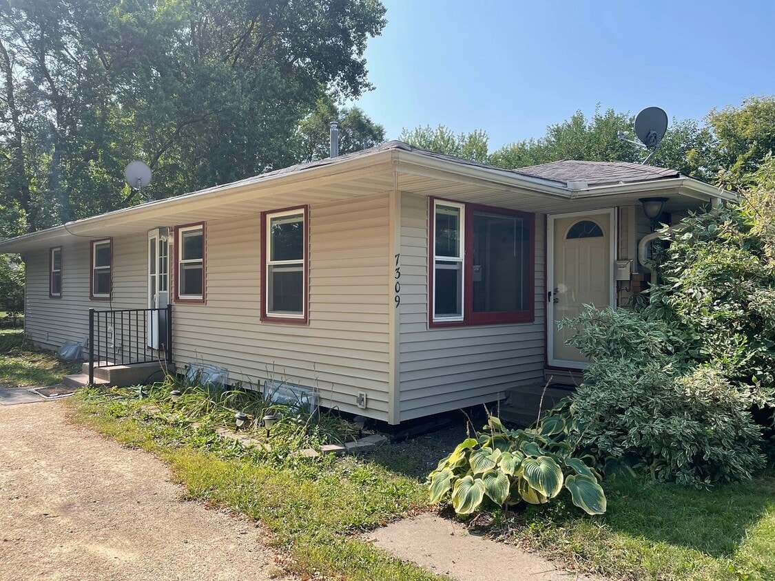 7309 65th Ave N, Brooklyn Park, MN 55428 Townhome Rentals in Brooklyn