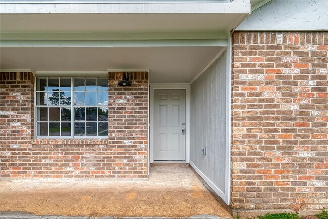 Building Photo - 8619 Valley Meadow Dr