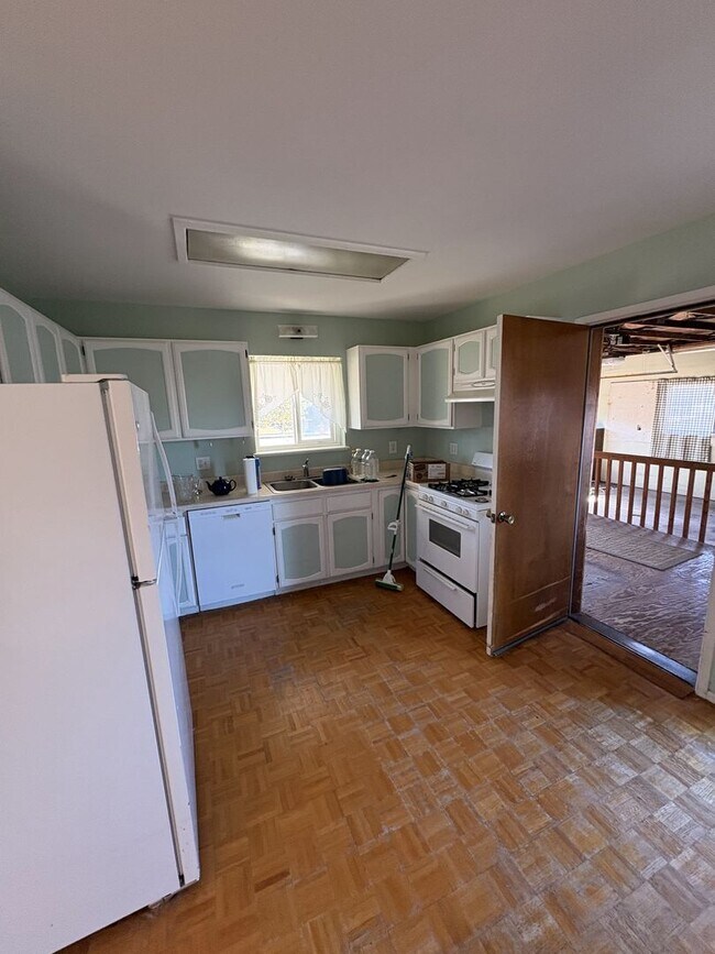 Building Photo - Three Bed Two Bath Arcata