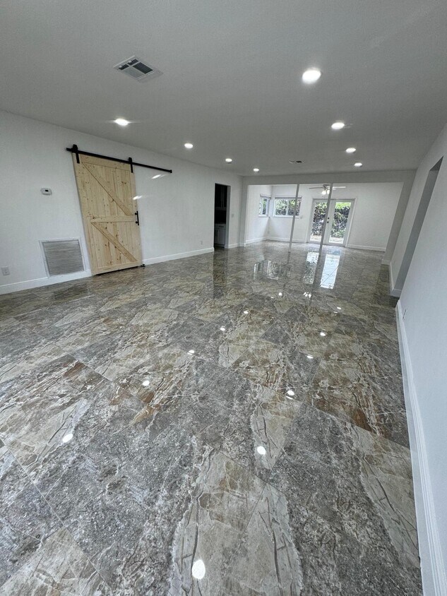 Foto del edificio - 1041 NE 178th Terrace