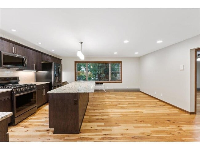 Building Photo - 401 Ridgewood Ave