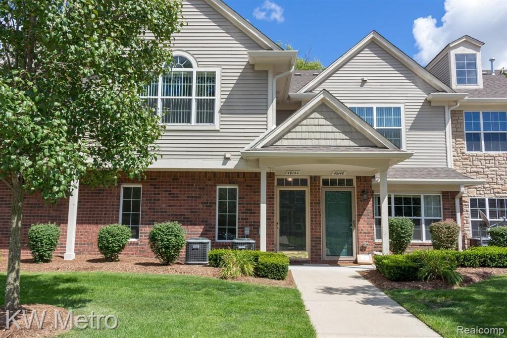 49144 W Woods Dr, Shelby Township, MI 48317 Condo for Rent in Shelby