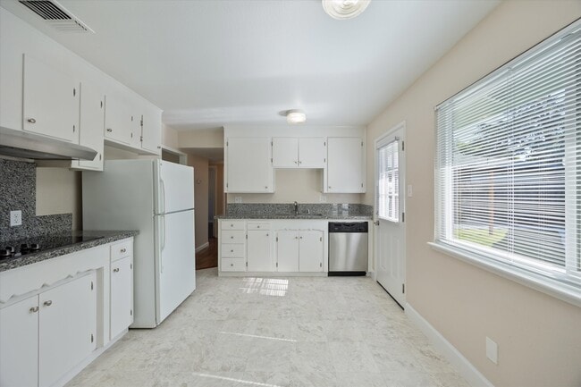 Building Photo - 1135 Agatha Way