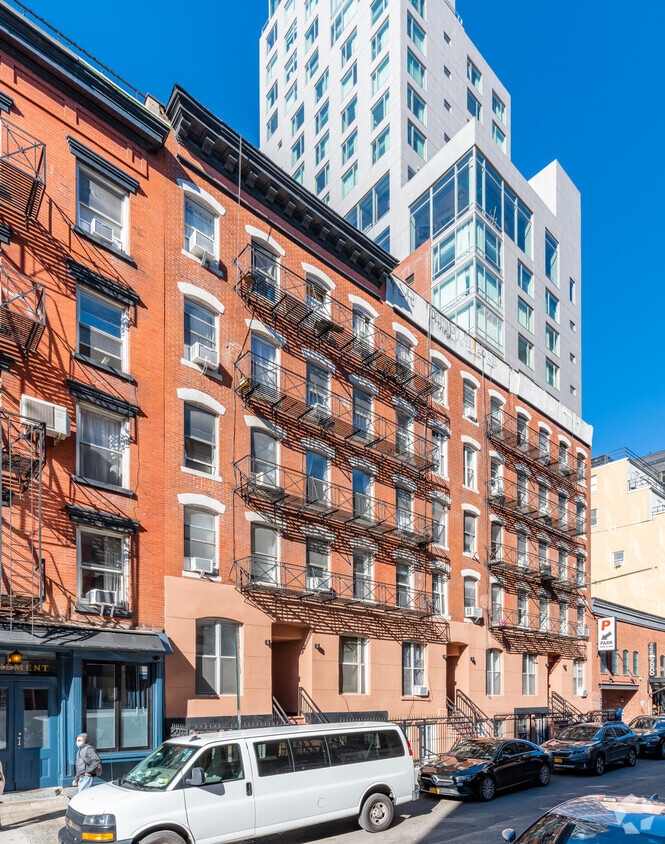 Building Photo - 165 Ludlow St