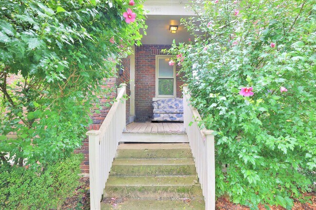 Foto del edificio - Central Campus - Newly renovated 4 Bedroom 2 Bathroom House