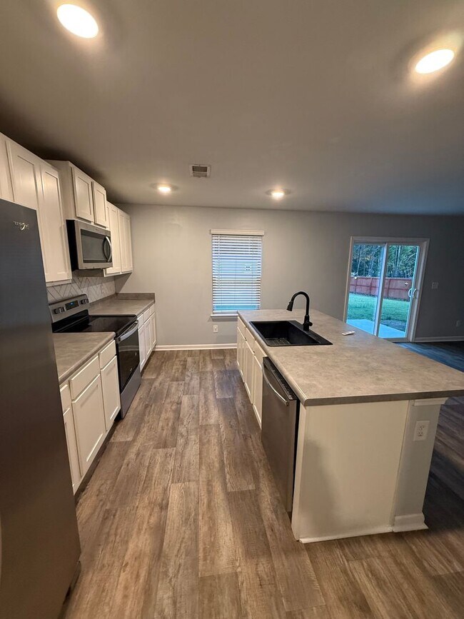 Foto del edificio - Welcome to a move-in ready haven!!!