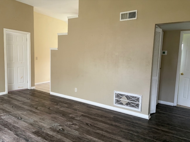 Photo - 5406 Sir Barton Rd House